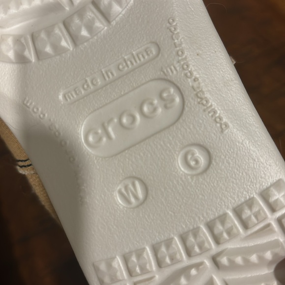 New without tags Crocs. Mickey Canvas. Women’s size 6. - Picture 4 of 4